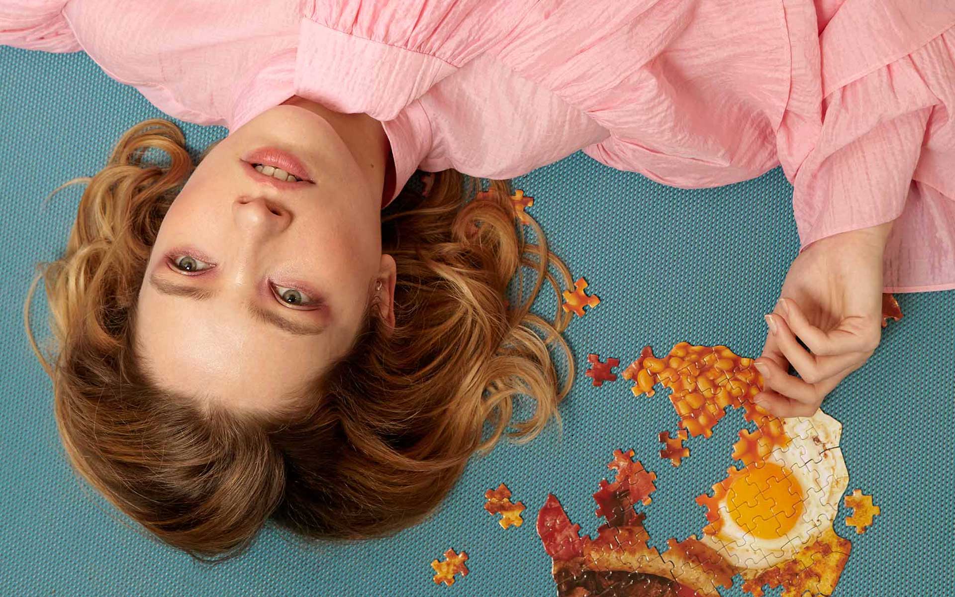 DSCENE_Stalker_LisaCarletta_SetDesign_IzzyParker_02